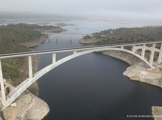 Viaduct over the Almonte River